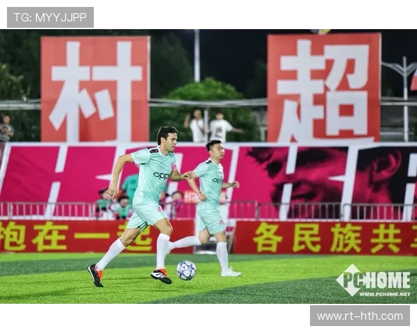 汇丰青少年公开赛男子C组加洞赛紧张激烈，黄永颢罚杆后长推制胜